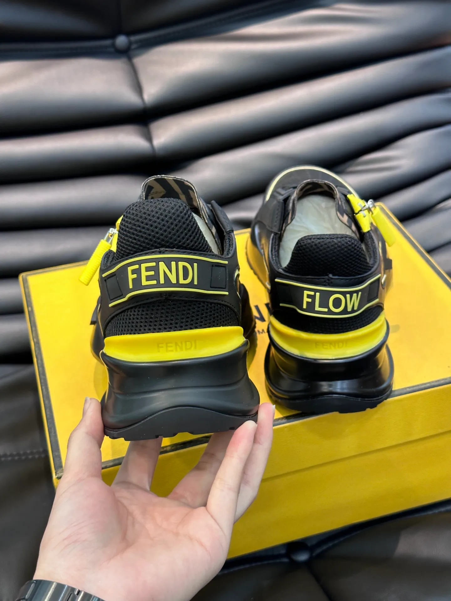 Men's shoes 💰p560 "Fend*" new men's casual sports shoes, equipped with elastic straps, side zippers, and corrugated soles engraved with F. Embossed Fendi Flow lettering on the heel. Made of technical fabric and a mix of blue and suede. Decorated with Lycra® details. FF graphic tongue. Ultra-light and wear-resistant EVA sole. Size: 38-44